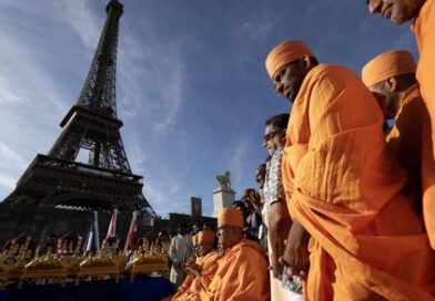 eiffel tower shut editorial analysis 2026