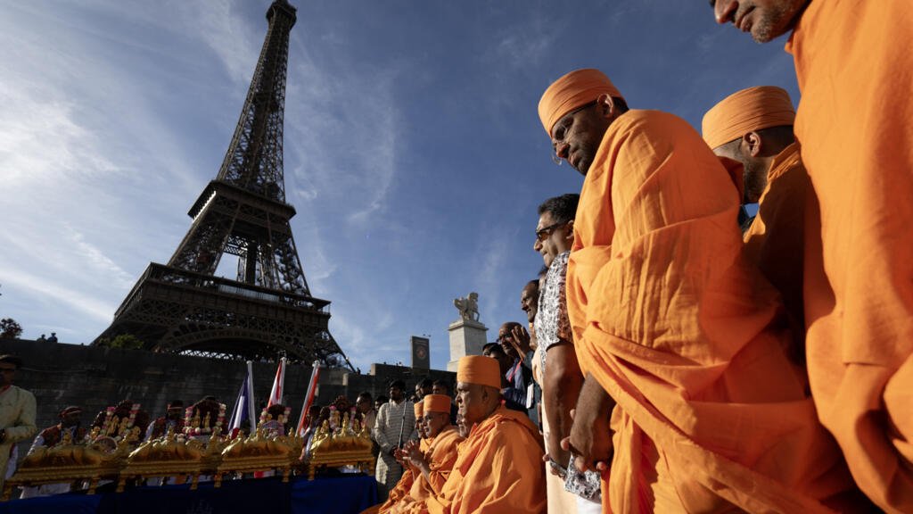 eiffel tower shut, historical context & industry evolution, deep-dive architectural & technical mechanics, economic and logistical impact metrics, comparative market framework & benchmarking editorial analysis 2026