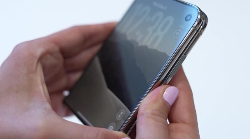 How Foldable Glass Technology Powers Next-Gen Displays - SeeUY