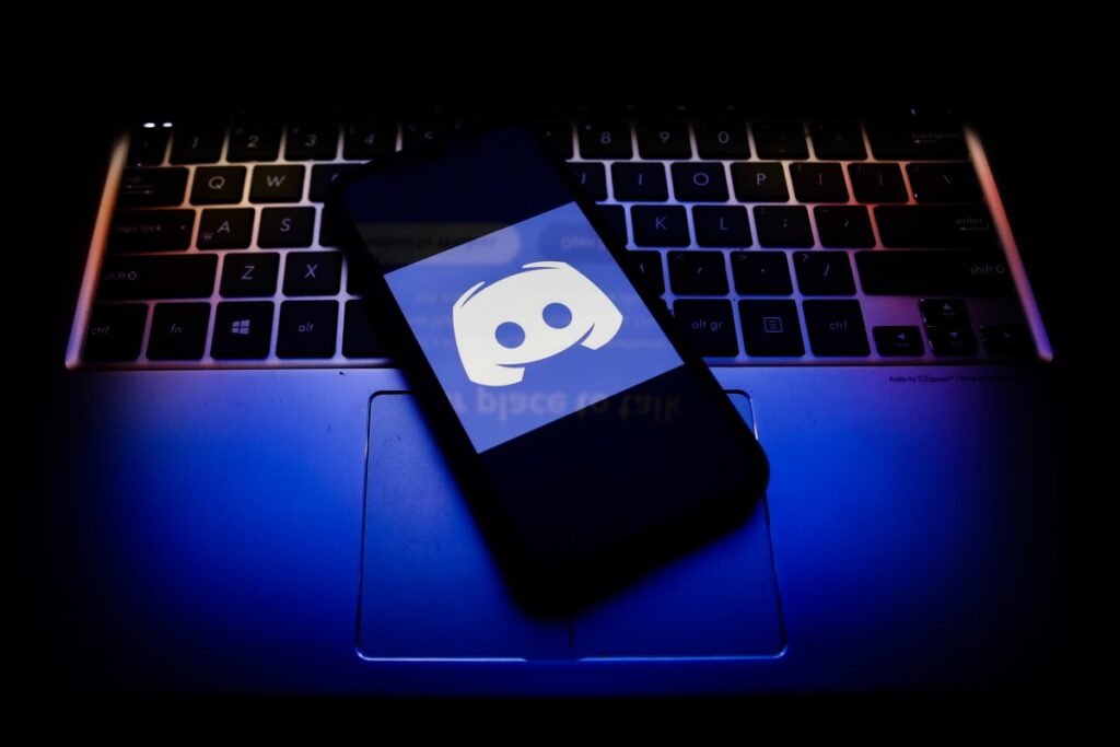 How Discord Age Verification Will Change the Platform Forever discord age verification, online child safety laws, biometric data privacy, social media age estimation, discord privacy settings editorial analysis 2026